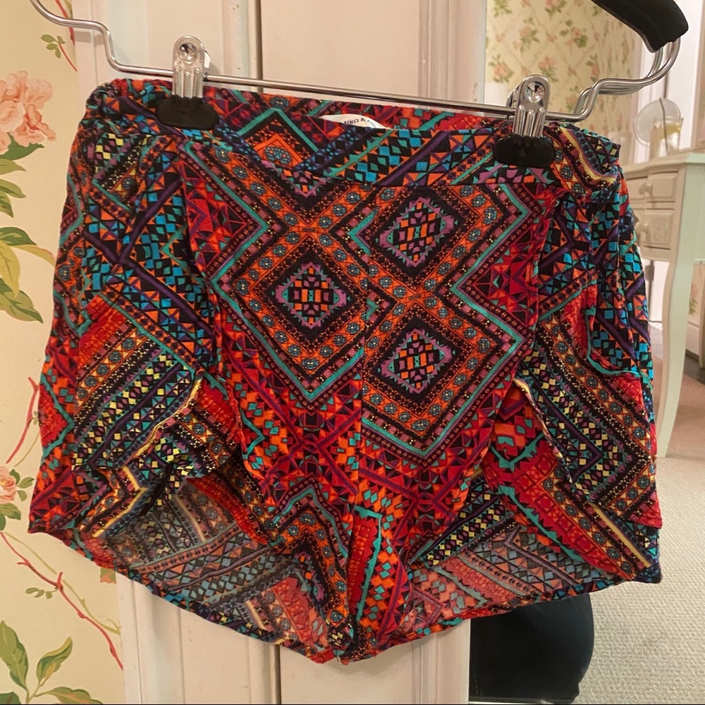 LF multicolor patterned flowy skort ๐ - Picture 2 of 11
